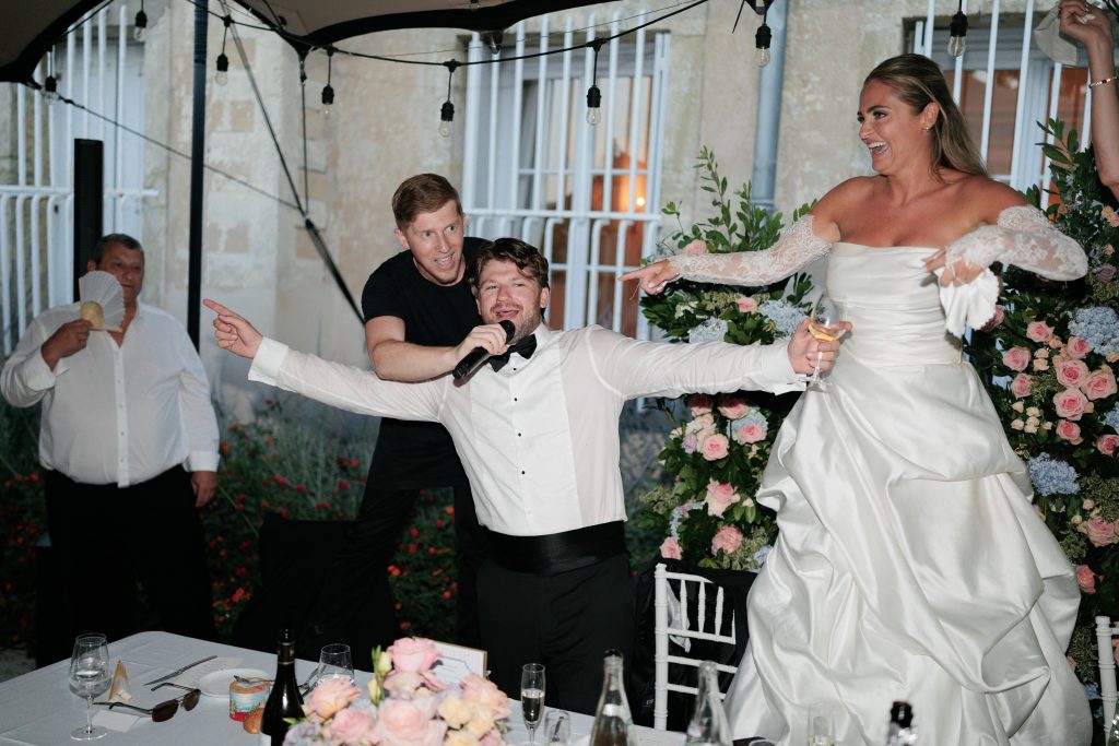 HOW TO ENTERTAIN YOUR GUESTS ON YOUR BIG DAY