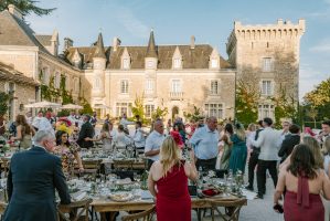 HOW TO ENTERTAIN YOUR GUESTS ON YOUR BIG DAY